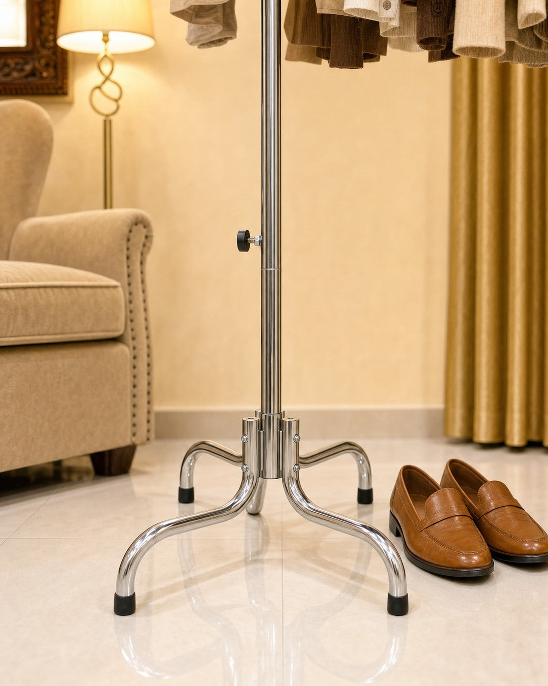 Single Clothing Stand - close-up of the 4-leg base with rubber feet